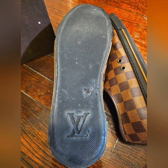 Louis Vuitton Men's US 9 Damier Graphite Punchy Sneaker - Picture 11 of 16
